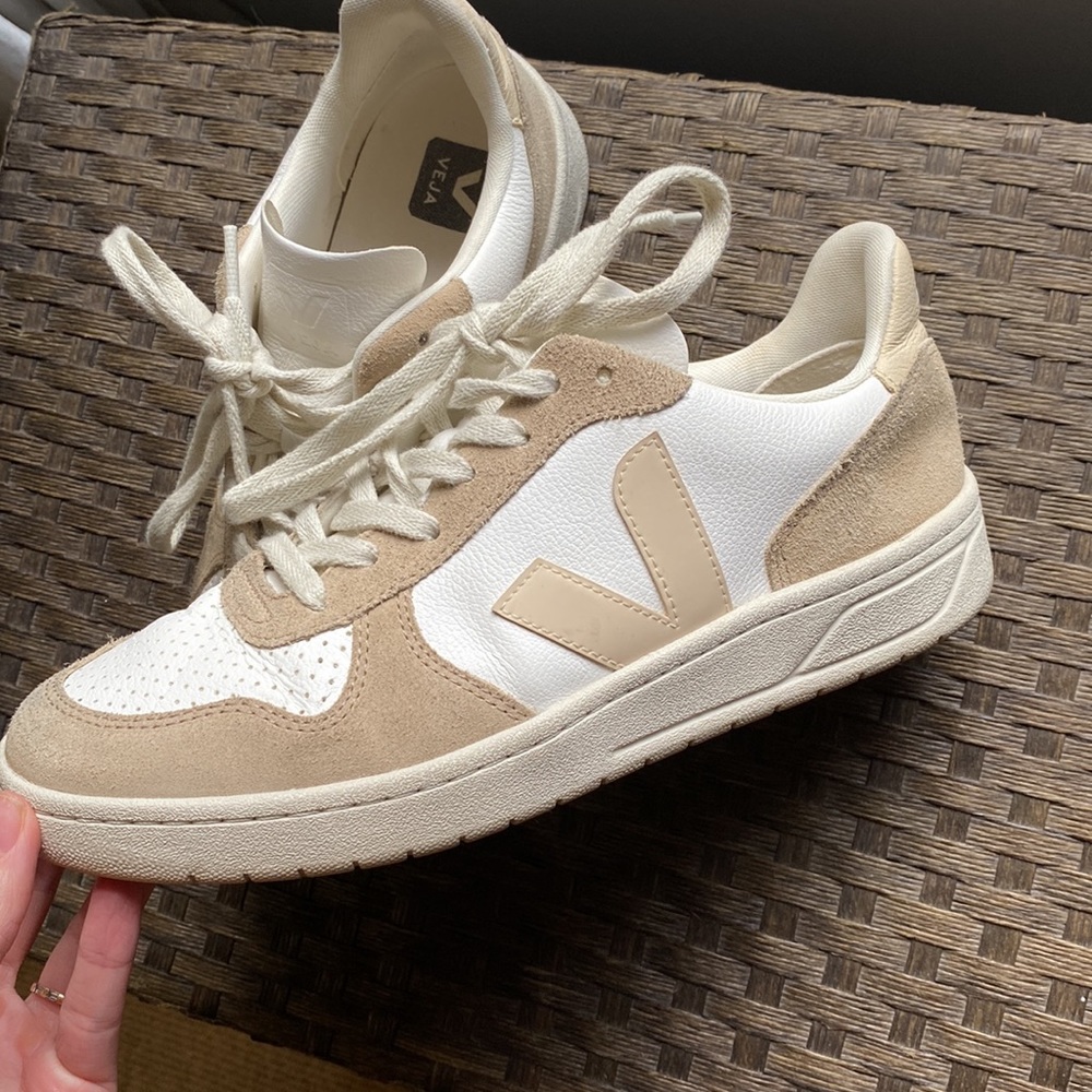 Veja sable saharas size 10(41)